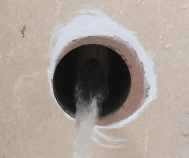 水管漏水怎么补瓷砖 f60ebb94f893443badfd1ca871823cce.png