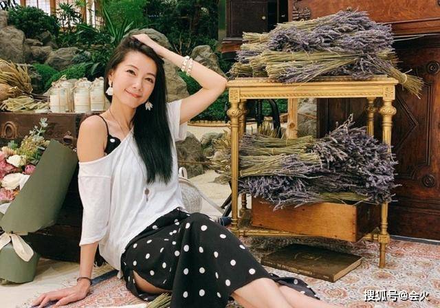 待遇|原创林韦君吐槽内地艺人待遇夸张，十八线演员排场大，助理还有好几个