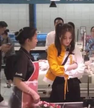 马尾|“哪吒头”过时了,看迪热巴的“双马尾”变少女,路人:美到爆!