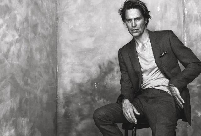 身材修长|他15岁出道成为高奢代言人，身材修长长相老气，被嘲不如老爸？