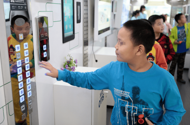 小孩|3岁女童给外婆祝寿坠亡，家人称窗台太低！究竟谁之过？