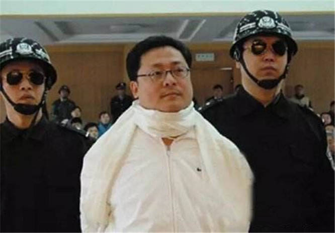 他26岁创业,30岁成亿万富翁,却被仇恨蒙蔽双眼