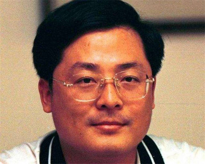 他26岁创业,30岁成亿万富翁,却被仇恨蒙蔽双眼