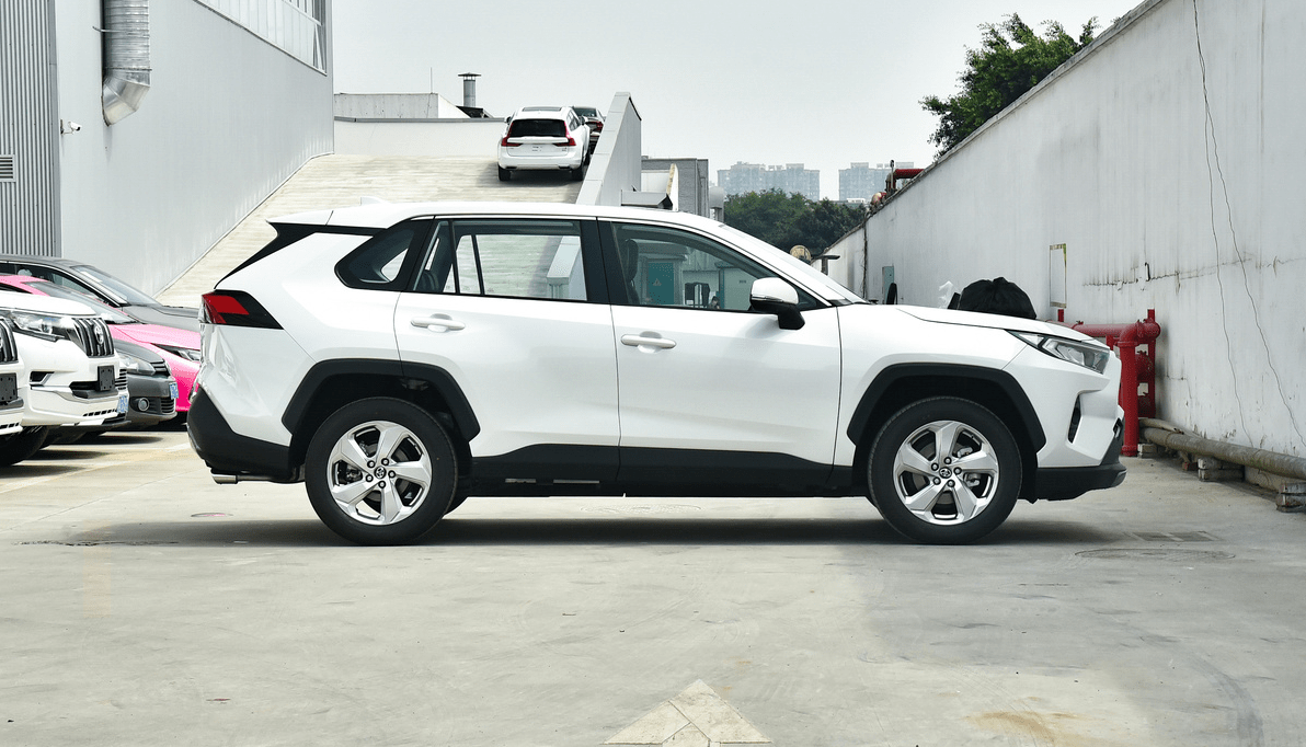 丰田rav4荣放 2.0l cvt 四驱 风尚plus版 特价出