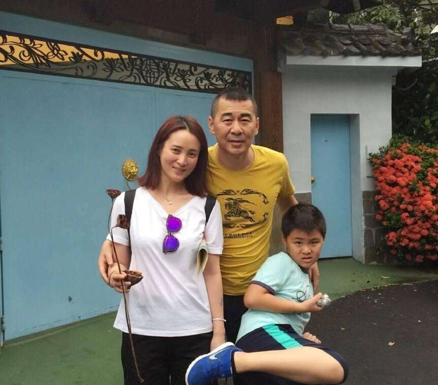 蒋勤勤素颜眼窝深陷,身材臃肿走形成了老阿姨!