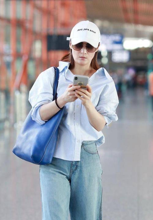蒋勤勤素颜眼窝深陷,身材臃肿走形成了老阿姨!