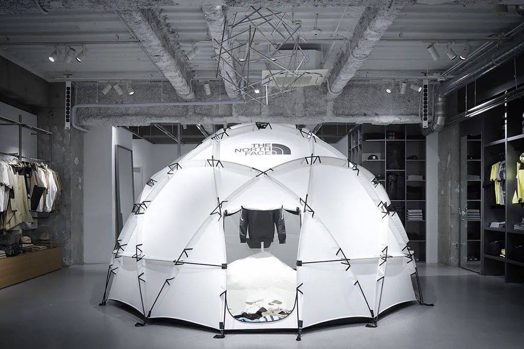 摊位|酷 ！“ 脏、乱、差 ” 的地摊如何逆袭成为“高级移动商店”