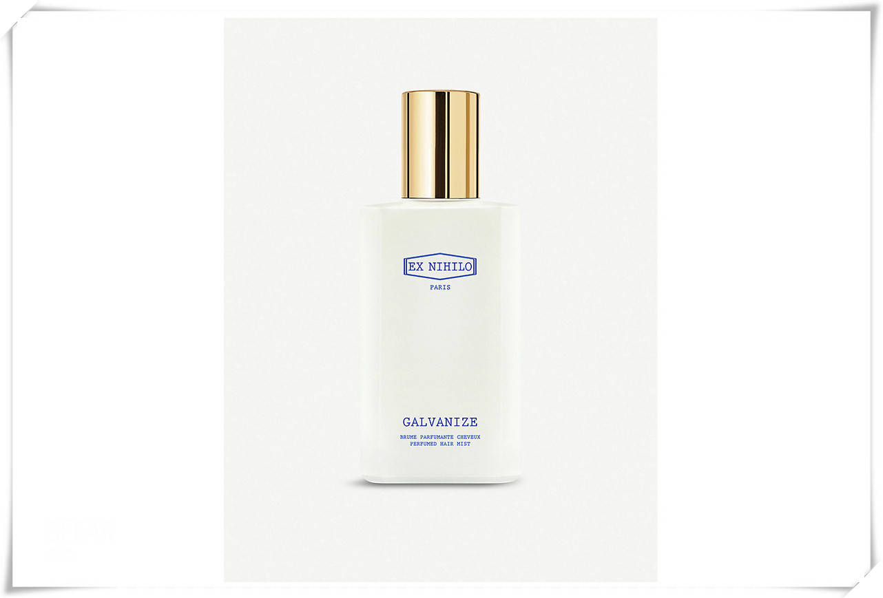 香水|IU也有这习惯！用发香这样喷，比香水来得更自然！