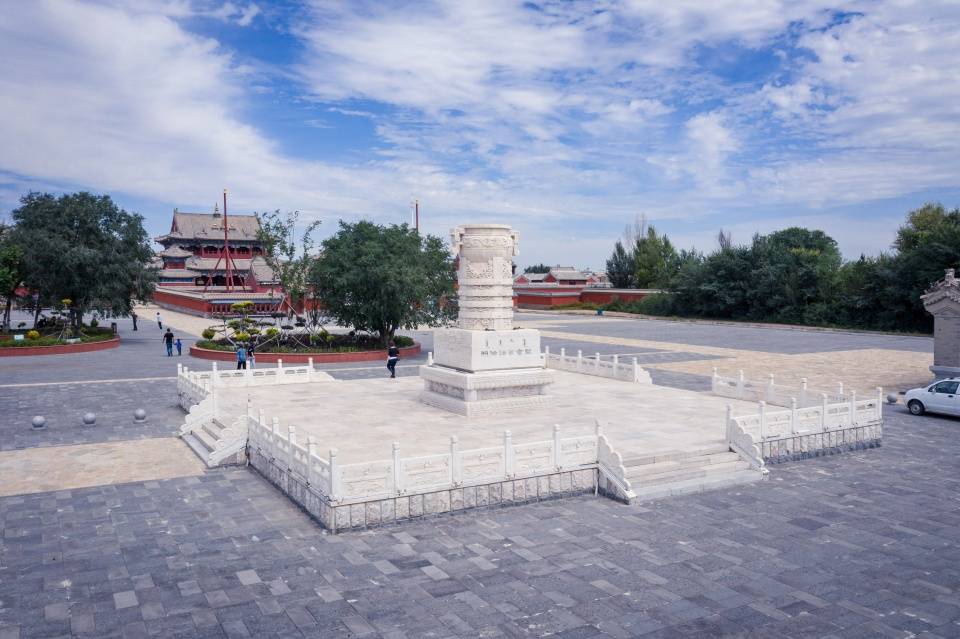 石料|川原平衍，水泉清溢之地，用元上都旧址石料盖庙，纪念一次盟约