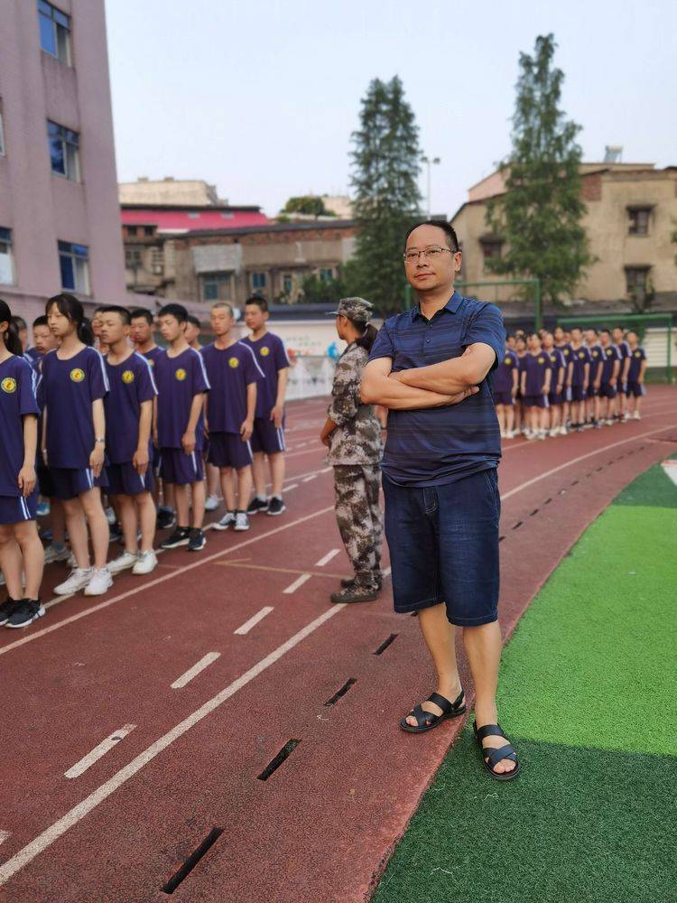 师情润|【湘乡一中军训录】DAY3 军训炼我意志，师情润我心田