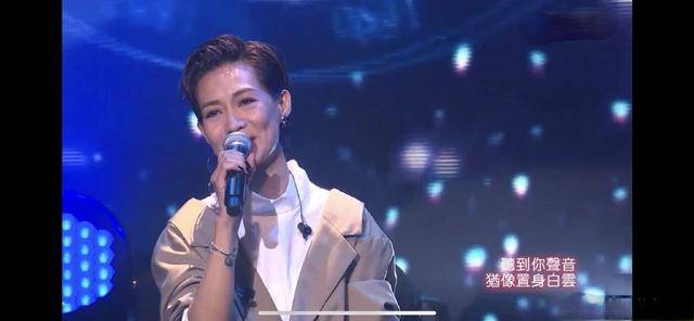 脸色|原创谢霆锋48岁前女友瘦到脱相，皮包骨脸色黑黄，结婚多年仍无子