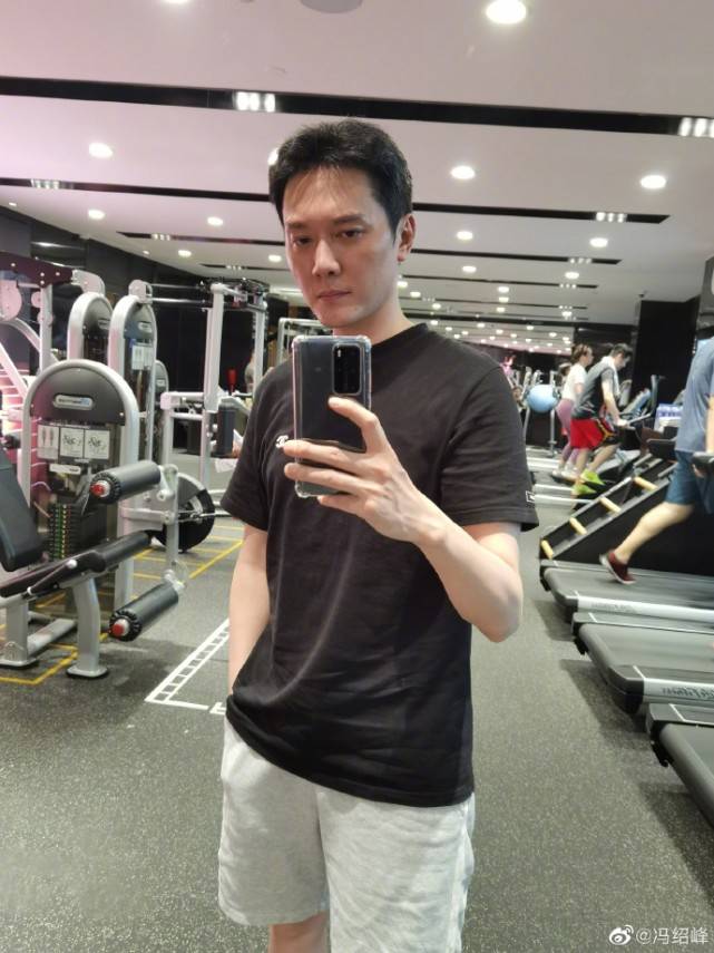 网曝赵丽颖冯绍峰即将补办婚礼,女方工作室晒行程力破谣言