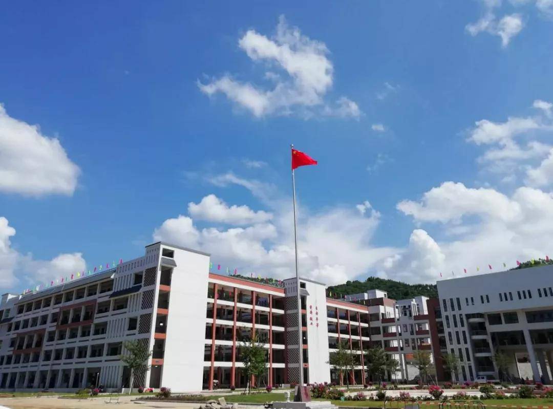 广信中学建成启用,新增学位4500个!