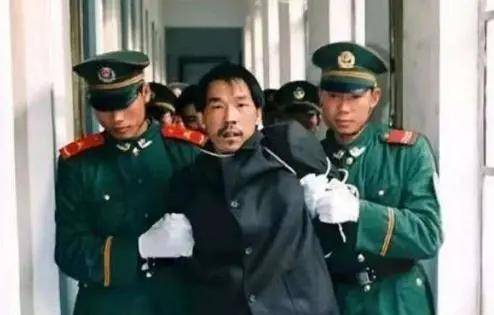 风情万种,残杀7人,她是悬在男人头顶的一把尖刀