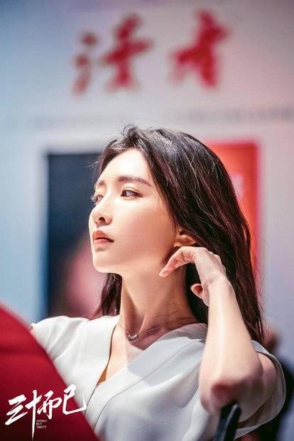 飞龙|原创现代李小龙喊话江疏影：你比秦岚强100倍，永远爱你么么哒