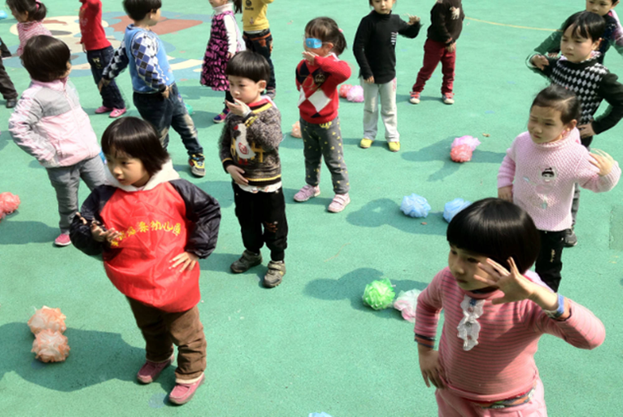 宝宝|为孩子好三种衣服最好别穿，第一件老师也不想看到幼儿园开学