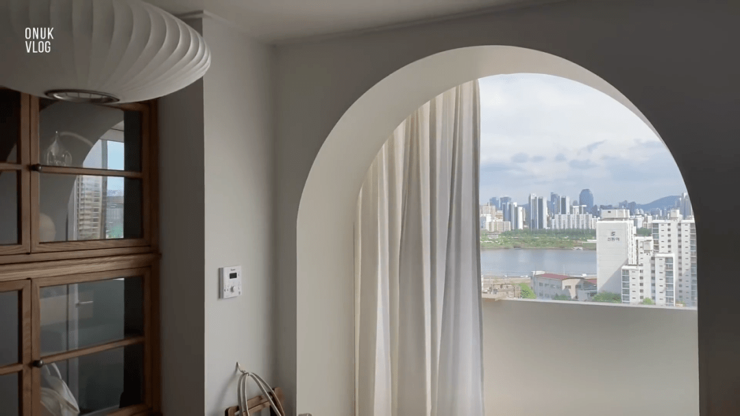 李子柒|36岁坚持不结婚，她一个人活得很漂亮。韩国“城市李子柒”独居日常走红ins