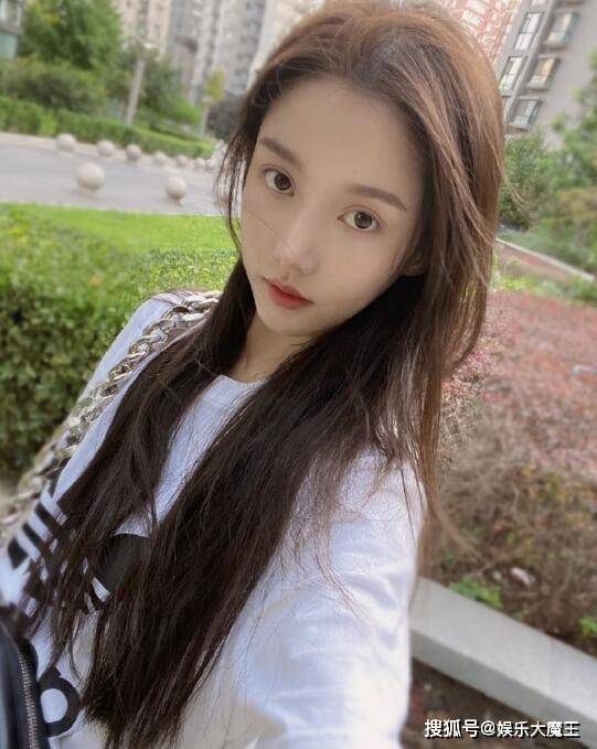 姜贞羽否认恋情太敷衍，对方性别成谜被疑百合