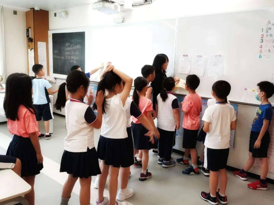 很火的国际学校校服 765c588b1ad540a39216d655bc36b8c9.jpeg