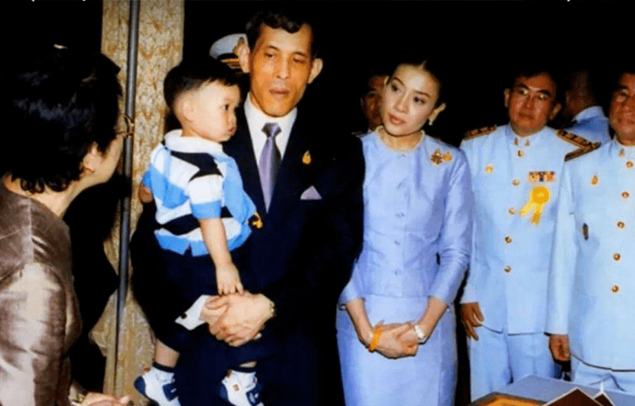国王|不到一年，废妃回宫，甄嬛传都没这么精彩，科普国王的家庭成员