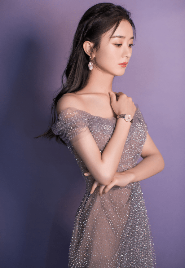 柯基|天不怕地不怕，就怕赵丽颖穿马丁靴？别人穿显腿细，她却秀出柯基腿