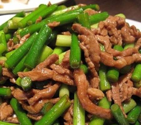 原创做蒜苔炒肉,别着急直接下锅,大厨:做好这几步,比饭店还好吃!