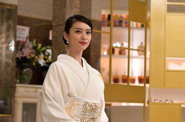 稀世恶女武井咲:产后重磅复出,出演《黑色皮革手册》特别篇