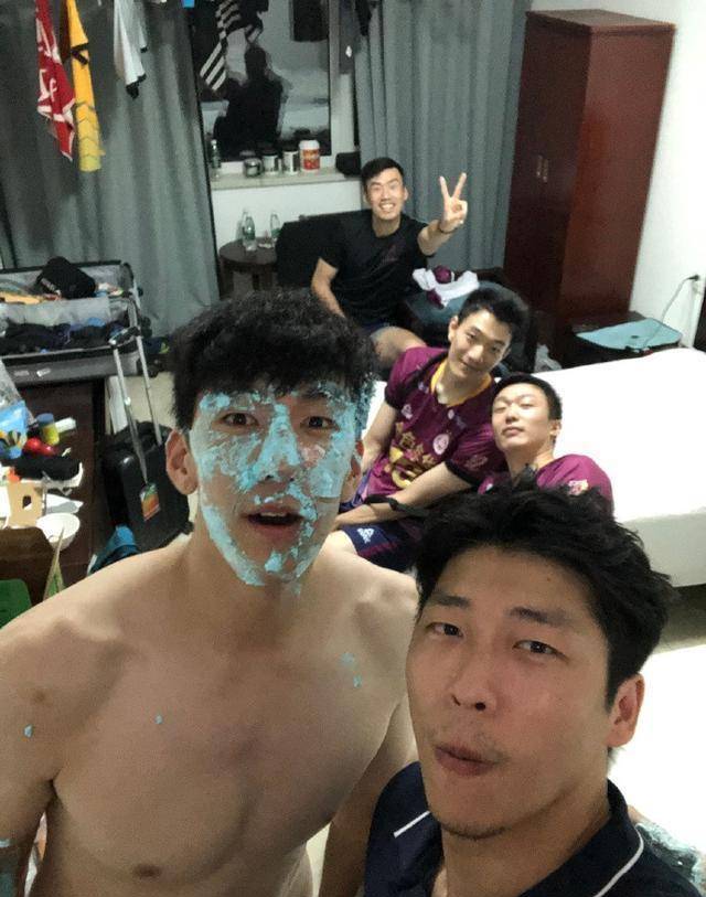 张哲嘉生日迎大礼,上海男排成功卫冕,喜提六连冠