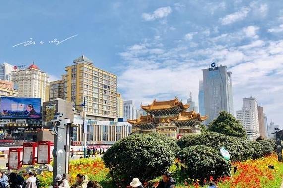 昆明gdp何时破万亿_昆明gdp分布图(3)