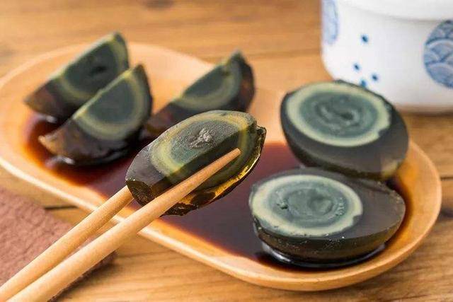 宝宝|这几种食物尽量少给孩子吃，多吃易影响智商宝宝常目光呆滞