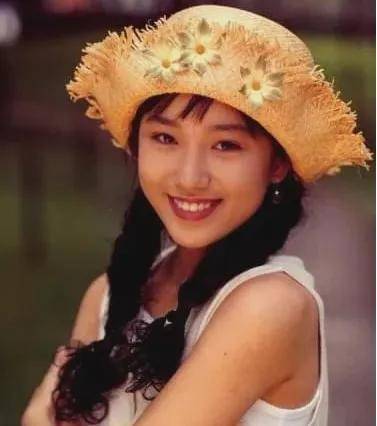 富豪|48岁照样演少女？！还被富豪疯狂追求上热搜，她段位太高了...