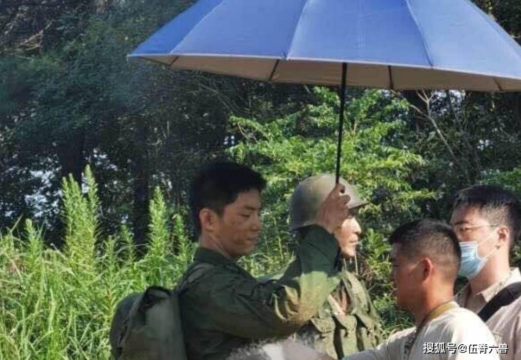 肖战《王牌》最新路透曝光！留寸头颜值依旧，