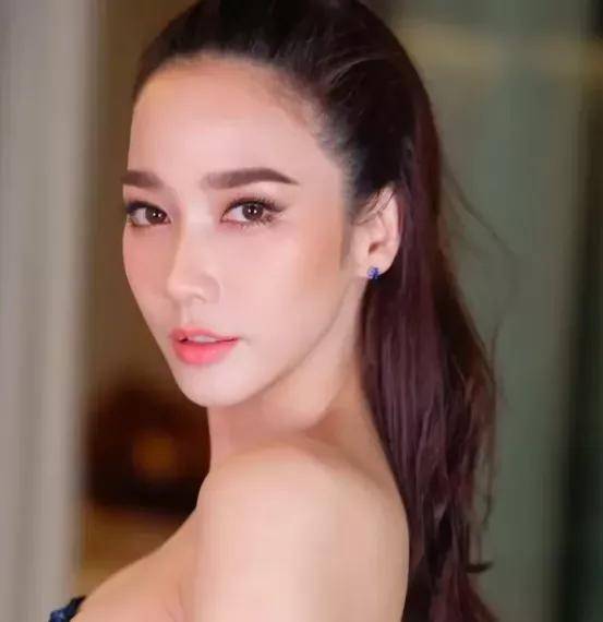 女明星|爆红时敢帮闺蜜打小三的女明星就只有她了！！