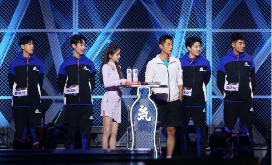 时代少年团歌曲火力全开 8cc5c39494e141f5a04cc843c794b534.jpeg