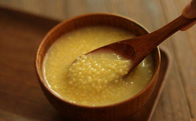 糯米与小米粥的功效 1673874cd6aa4877aa596093adba04ee.jpeg