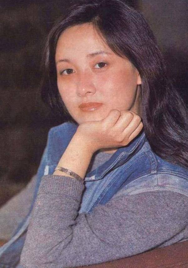 当时最适合的演员,其实就是乐韵了, 顾盼神飞的丹凤眼,精致的五官,加