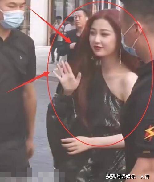 发量|虞书欣“下车照”被疯传，饭拍镜头下，发量不输同场鞠婧祎