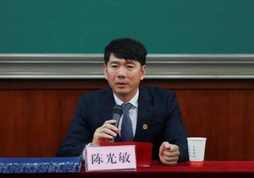 鞋业|又一巨头崛起，即使每天打折赠送卖白菜价，一年营业额依然超50亿