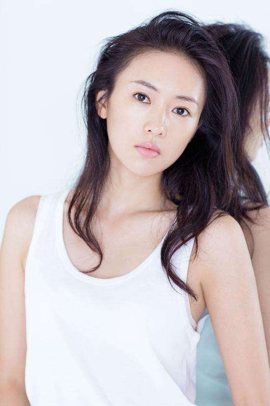 西装|童瑶穿香槟色西装，优雅端庄女人味十足，85后气质女生实至名归