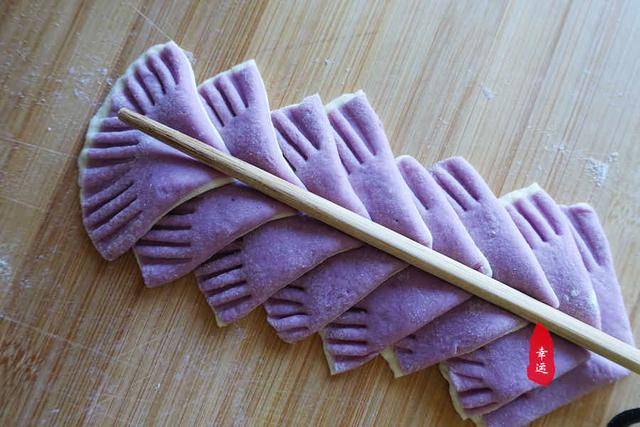 风车|蒸出来的花式馒头，像个风车又像是一朵花用一个紫薯