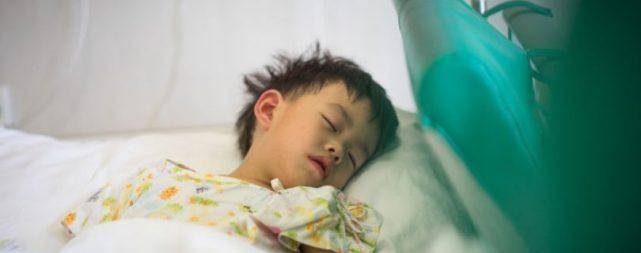 孩子|儿科医生告诉你五大原则孩子发烧别急着往急诊送