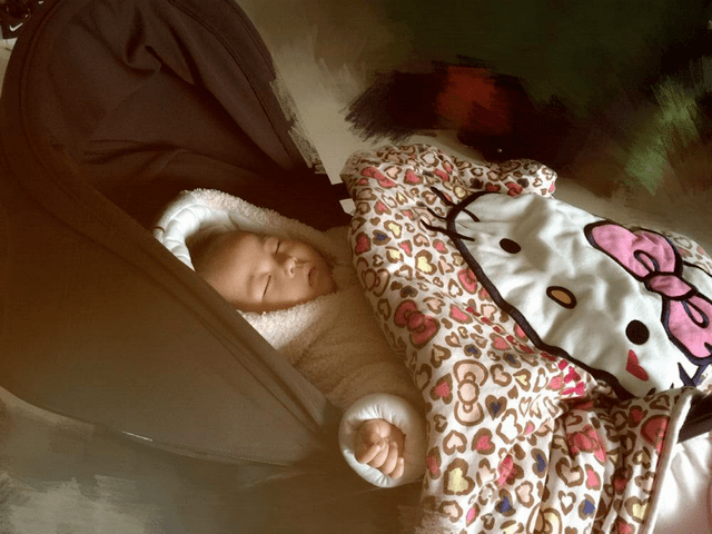 宝宝|不愿意自己躺，后悔生小孩了，我该怎么办？宝宝要一直躺着