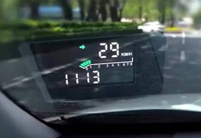 抬头显示是什么做的 eb72b8b54bd94702b6b4362d98894381.jpeg