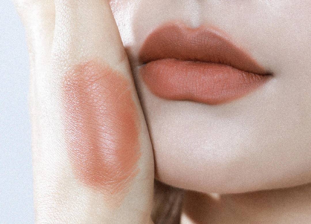枫色|在这个慵懒限定的季节，将秋天的枫色抹在唇上