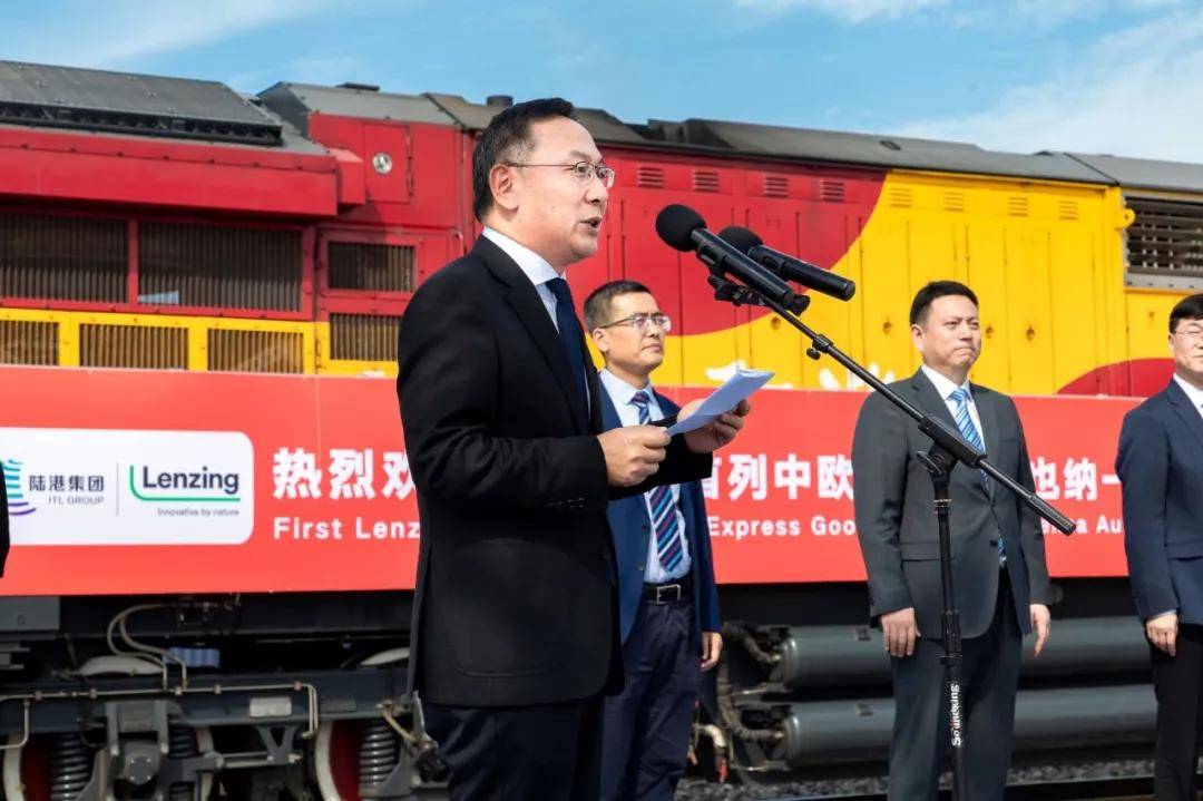 精班|首列兰精班列抵达，架起国际贸易快车道