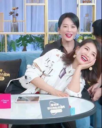 皮相|景甜在直播间美出新高度，张天爱却原形毕露、无力回天，美貌厮杀太残酷