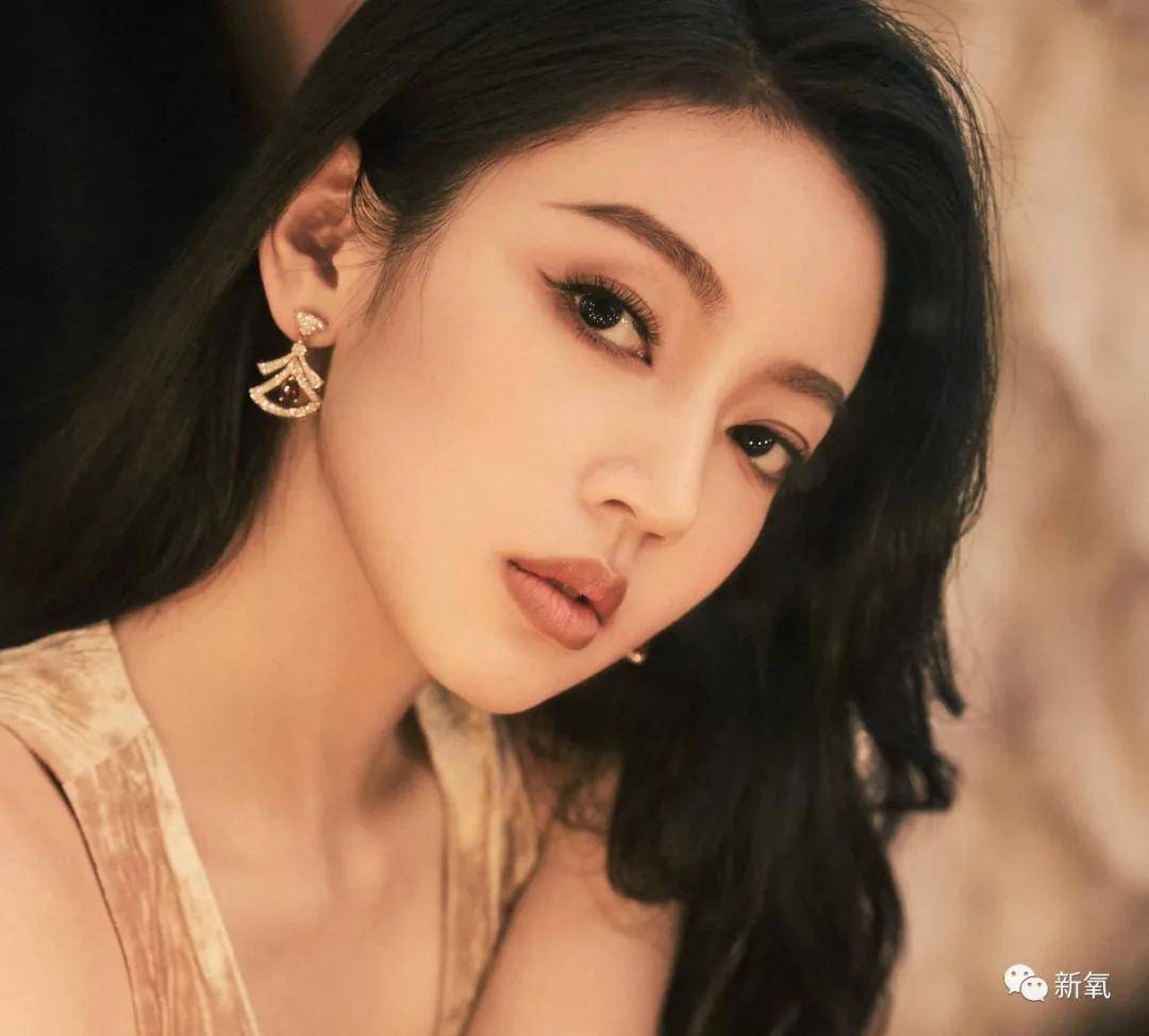 立体度|她不是安以轩亲妹吗？怎么出道5年都没火，还被骂到差点退圈？