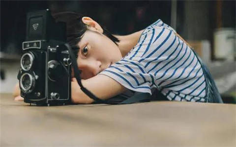 梦境的温柔涟漪，解析梦见喜欢的男生对我笑的深层含义