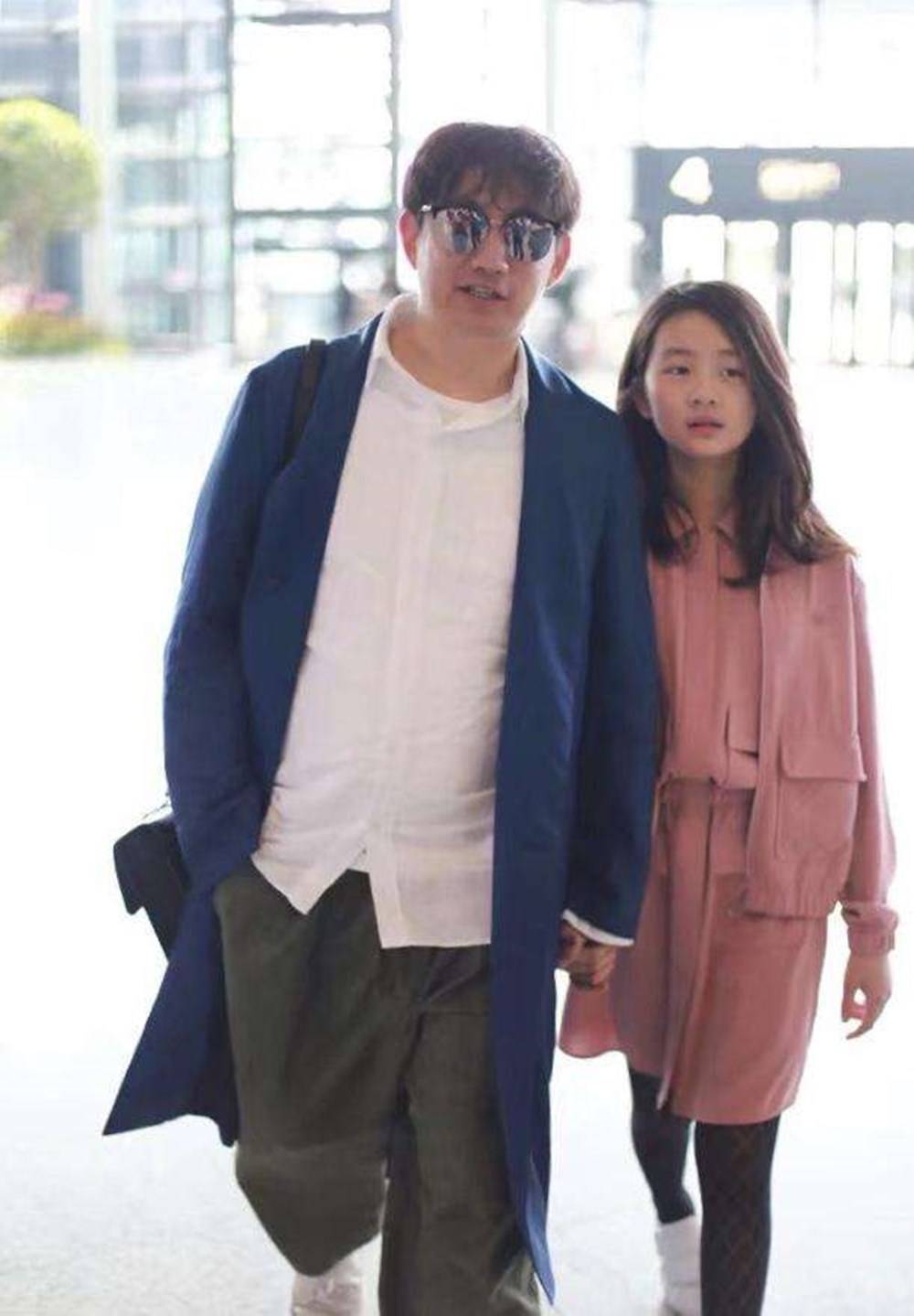 爸爸|11岁身高直逼爸爸肩膀，妥妥小正太林志颖大儿子“脱缰式”长大