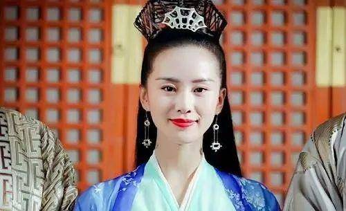 发际线|长得好看都难逃秃头？刘诗诗旧照被扒也秃头，跟杨幂鞠婧祎有一拼